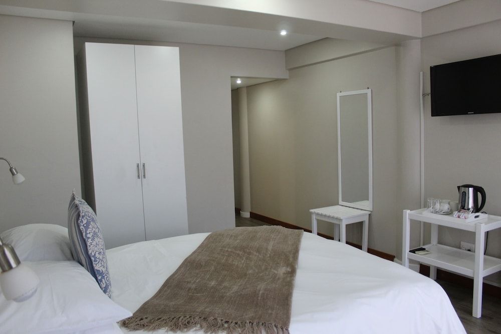 Blue Lagoon Hotel and Conference Centre Business Room 3