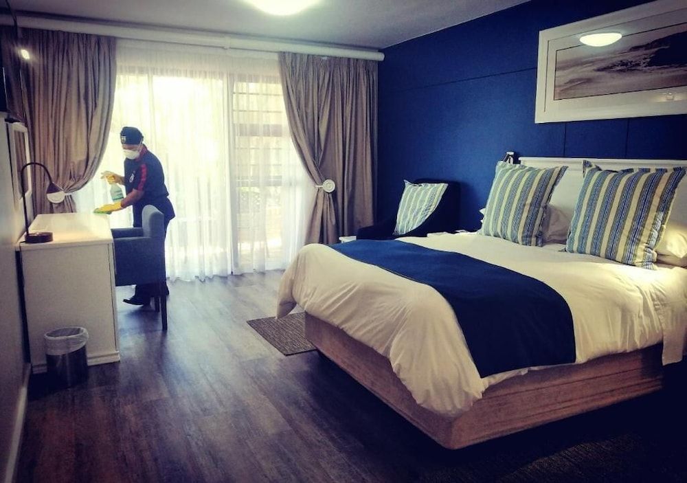 Blue Lagoon Hotel and Conference Centre Business Double Room 2