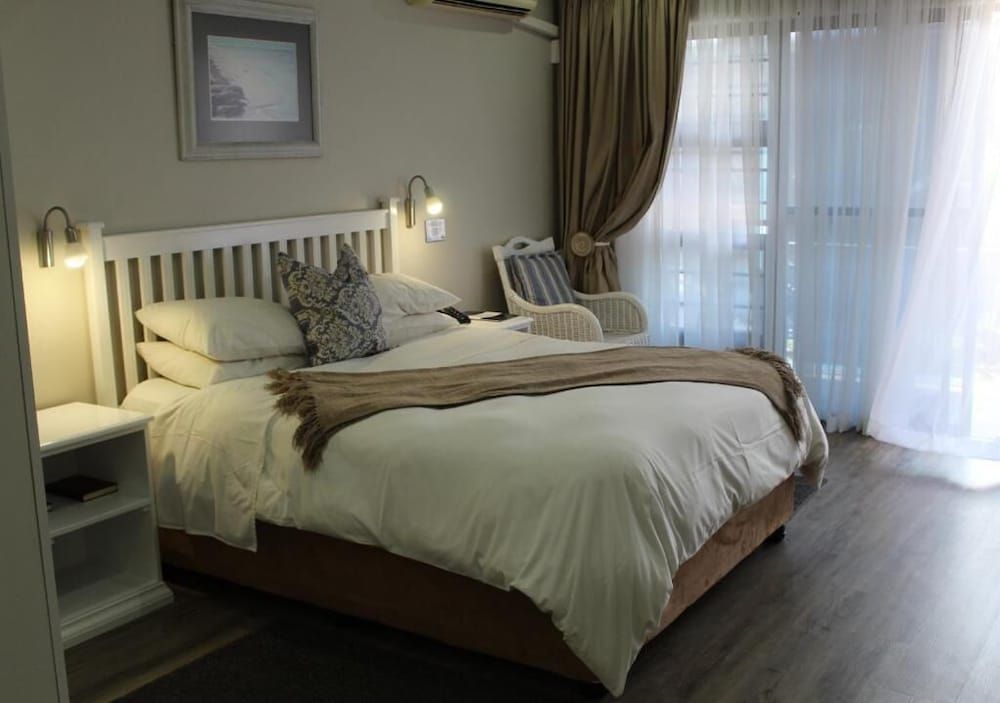 Blue Lagoon Hotel and Conference Centre Business Room