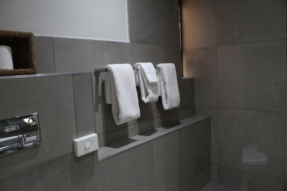 Blue Lagoon Hotel and Conference Centre Business Double Room 5