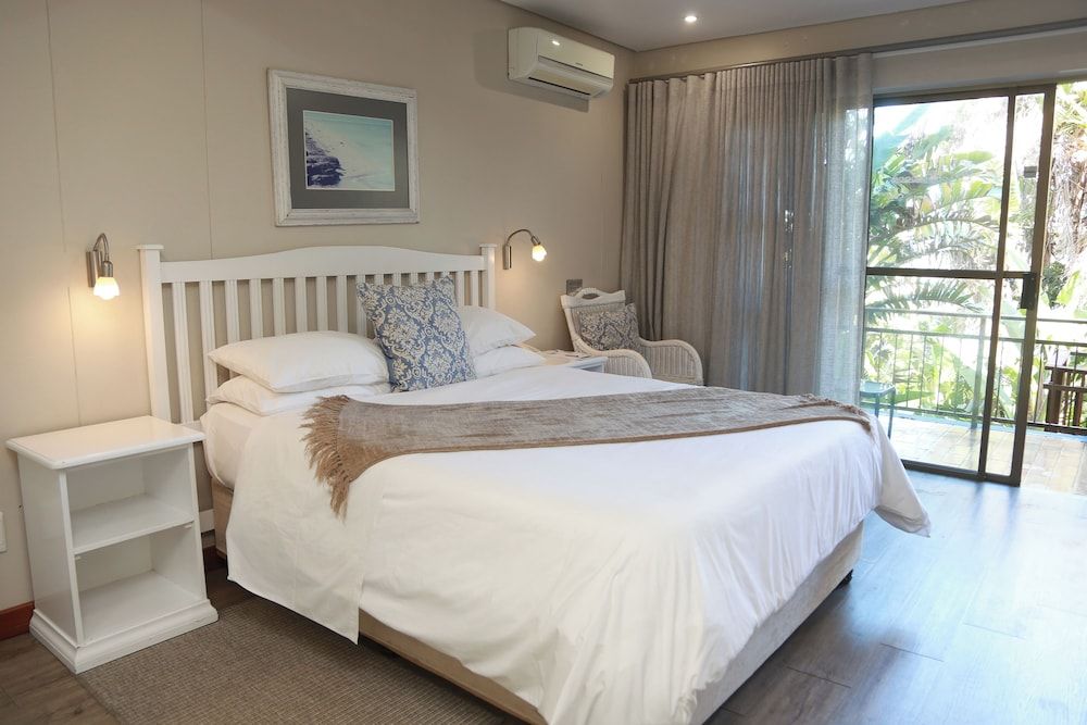 Blue Lagoon Hotel and Conference Centre Business Room 4