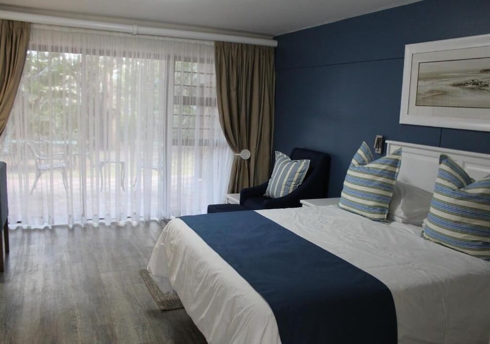 Blue Lagoon Hotel and Conference Centre Business Double Room 3