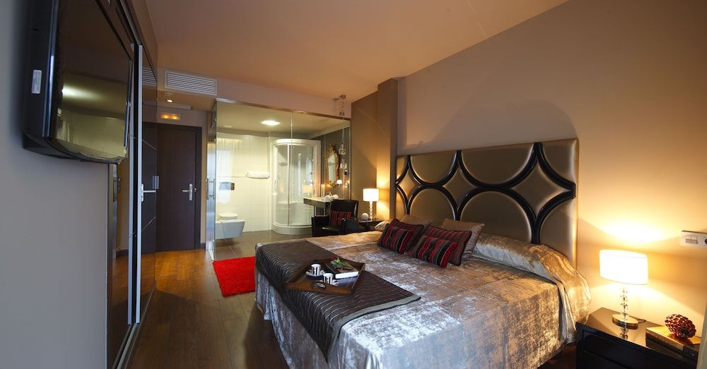 Hotel Silken Axis Vigo Deluxe Double Room Single Use 2