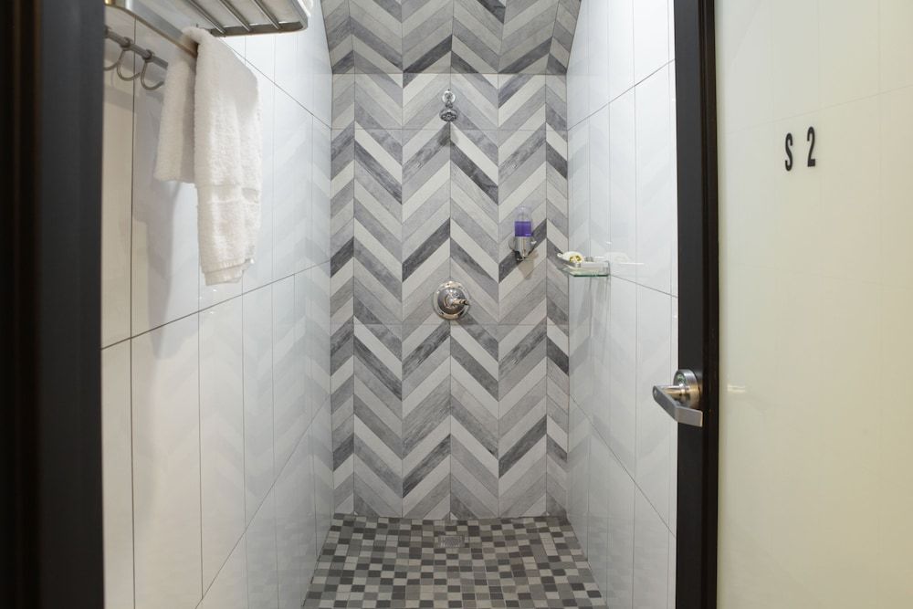 Stay Classy Hostel Full Bed Pod - Shared Dorm 6