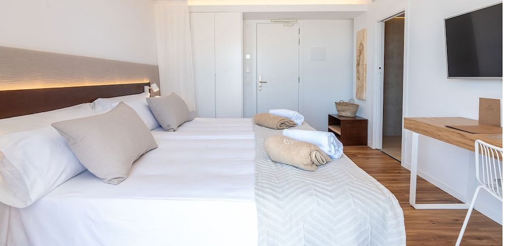 Ynaira Hotel & Spa Deluxe Double Room, Terrace 2