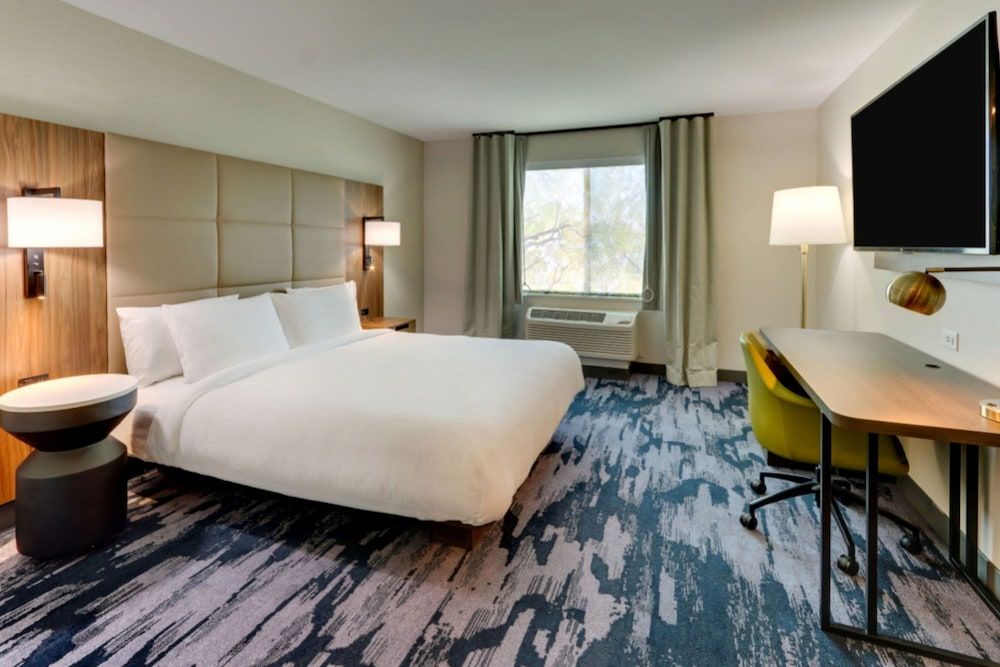 Room, 1 King Bed (Hearing Accessible)
