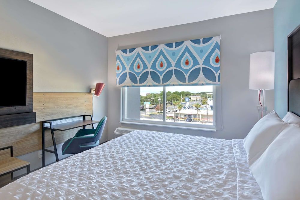 Room, 1 King Bed, Accessible, Bathtub