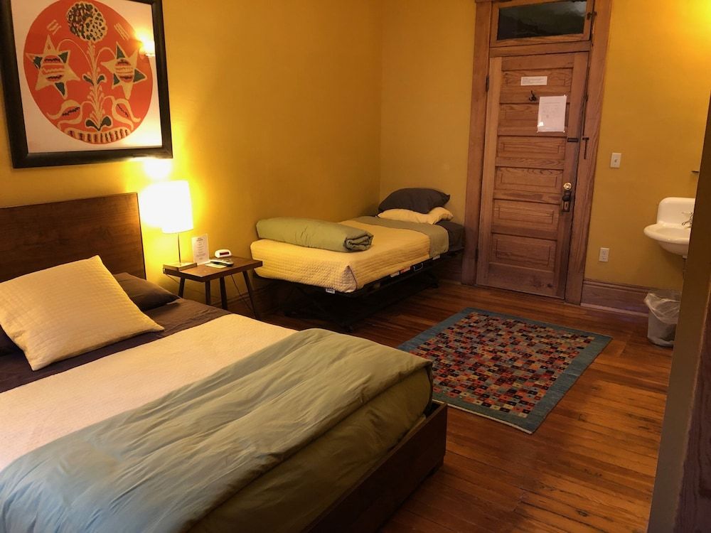 Hotel Frederick Double Room, Ensuite, City View (Room 18) 2