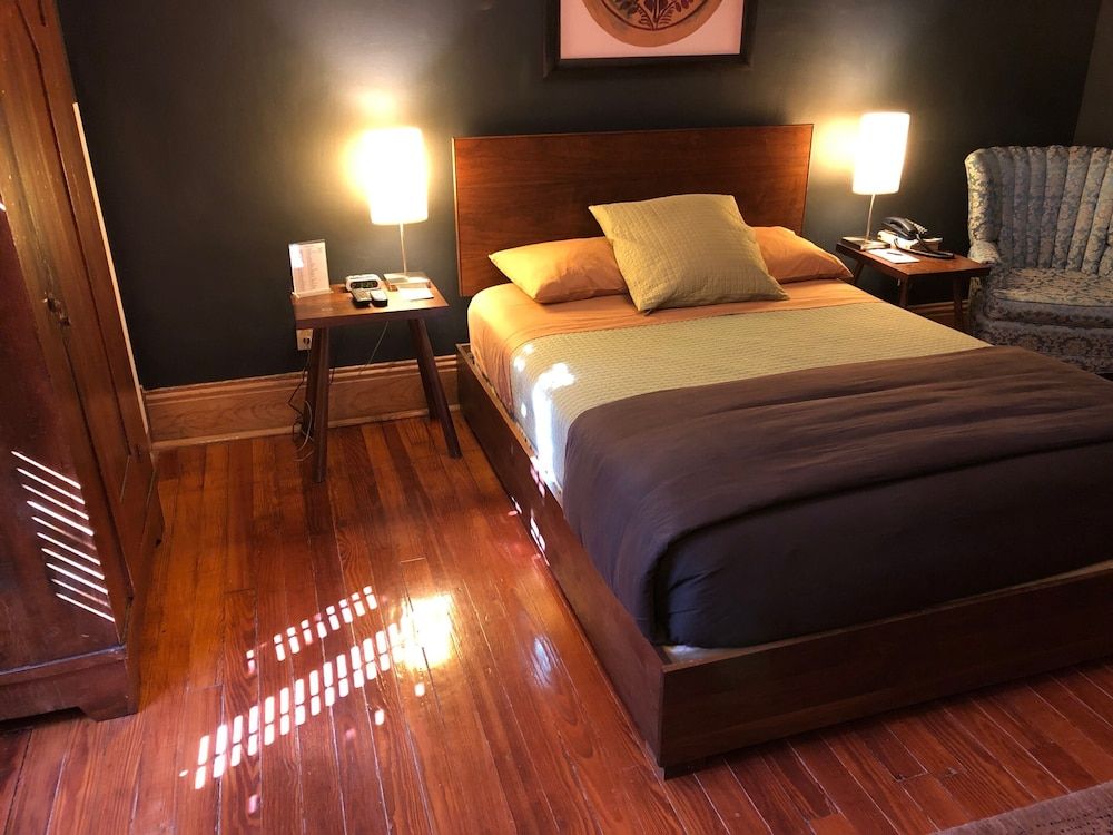 Hotel Frederick Double Room, Ensuite, Park View (Room 16) 2