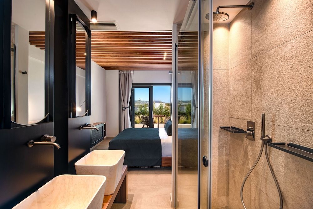 Uma Ray Suites Superior Double Room, City View 4