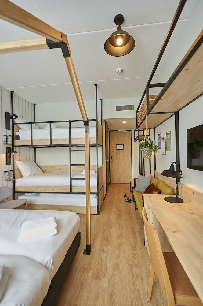 Family Room (Greenhouse Room 5)