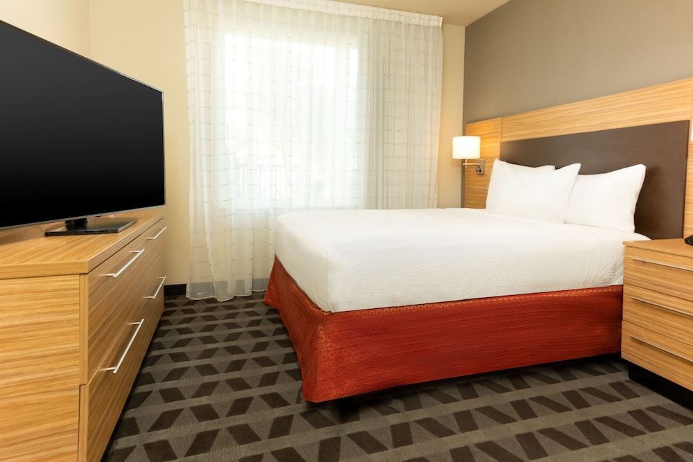 Suite, 1 Queen Bed with Sofa bed, Corner (Mobility/Hearing Accessible, Tub)