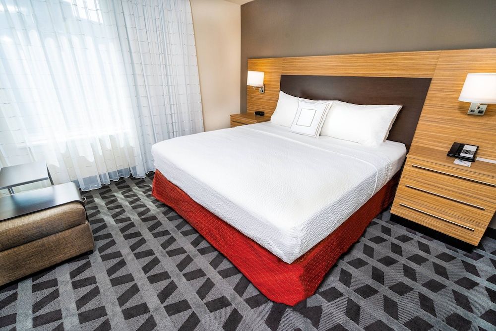 Studio Suite, 1 King Bed with Sofa bed (Mobility/Hearing Accessible, Tub)