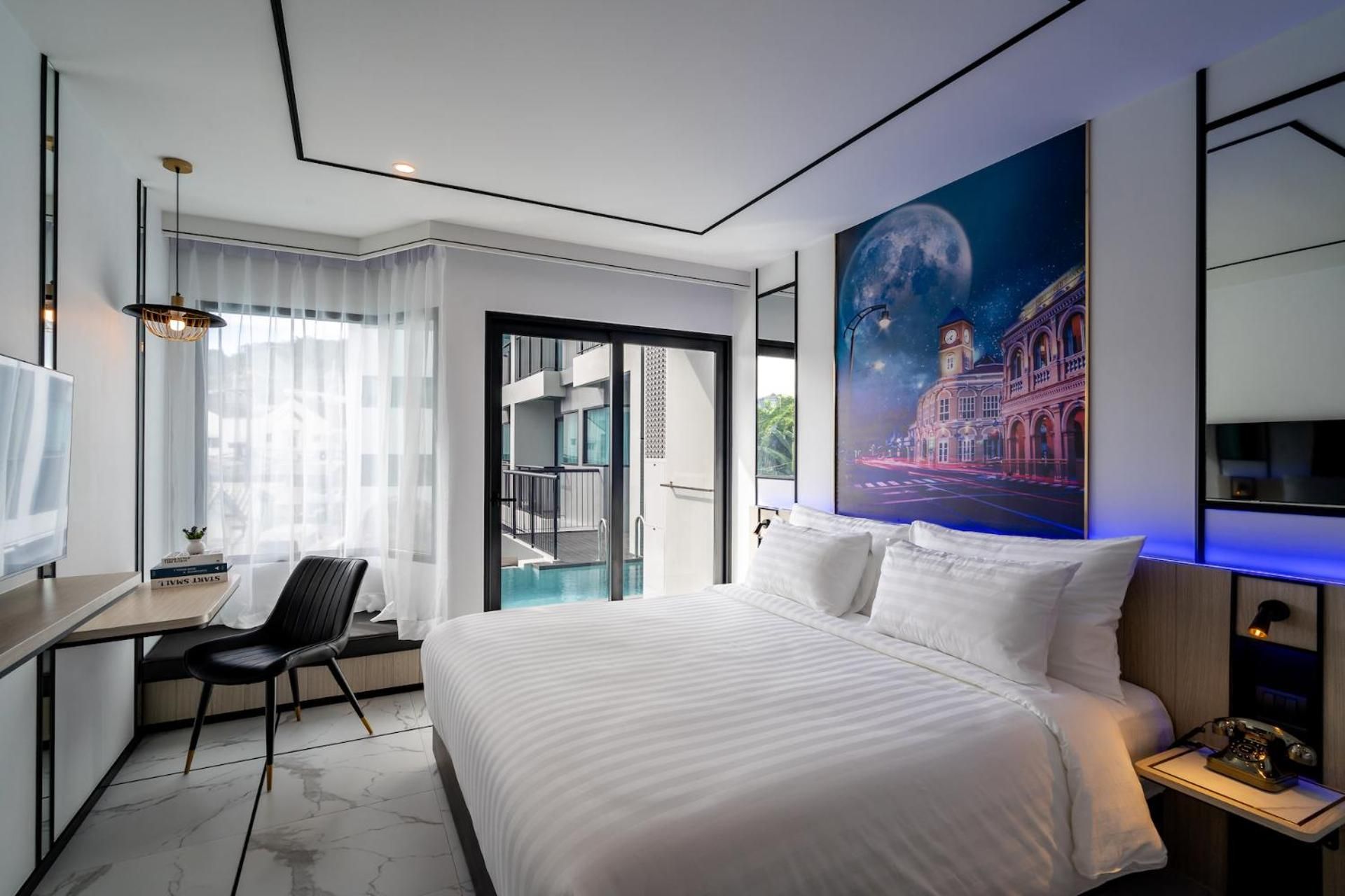 Deluxe Pool Access Room