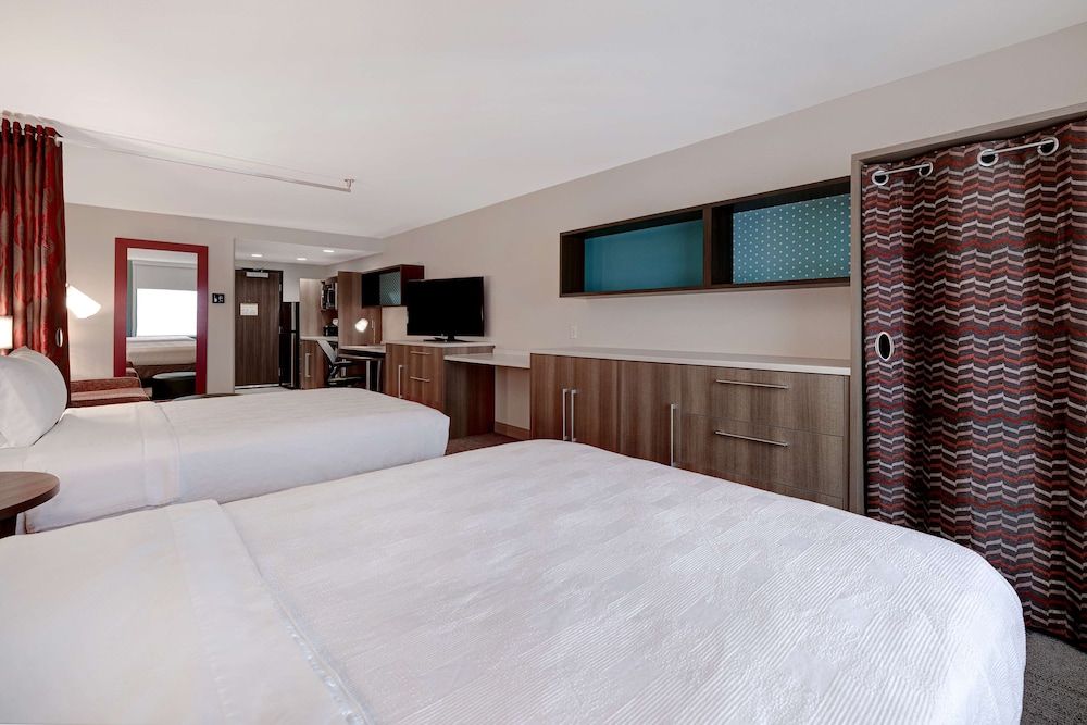 Studio, 2 Queen Beds, Accessible, Bathtub