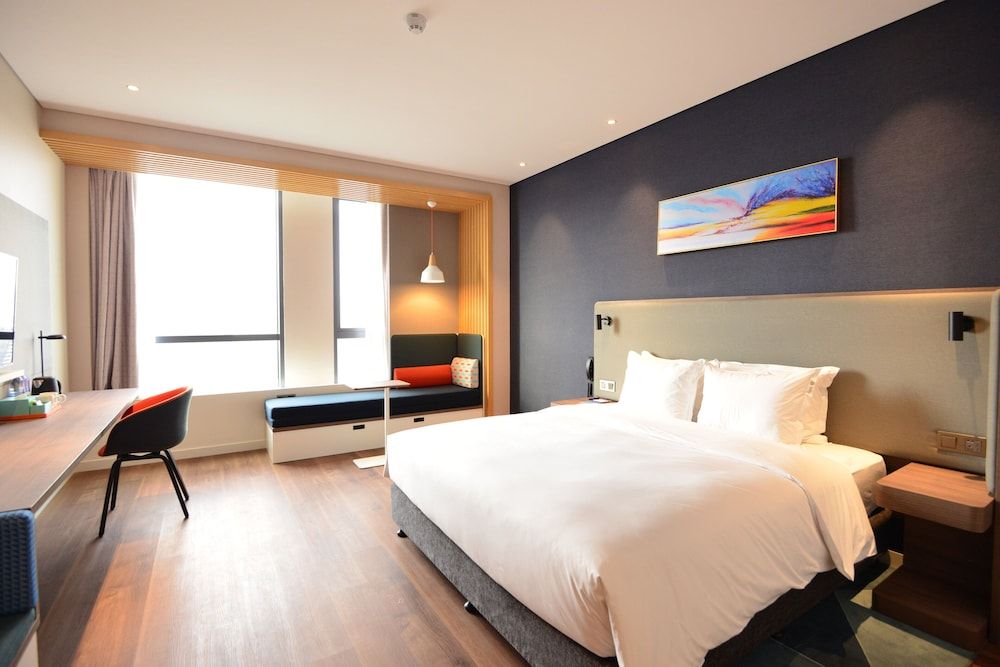 Holiday Inn Express Hangzhou Binjiang by IHG Standard Room, 1 King Bed (Extra Floor Space) 4