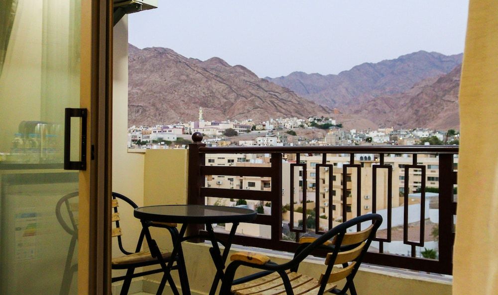 Jordan Seasons Hotel Family Room, Sea View (5 Guests) 12