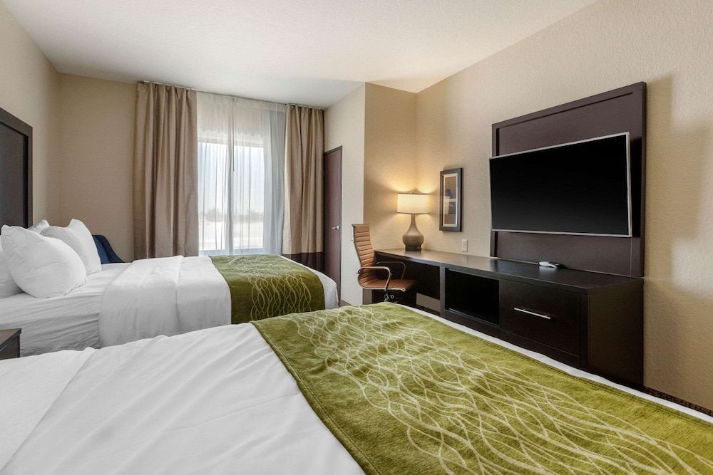 Comfort Inn & Suites Cedar Rapids CID Eastern Iowa Airport Room, 2 Queen Beds, Accessible, Non Smoking