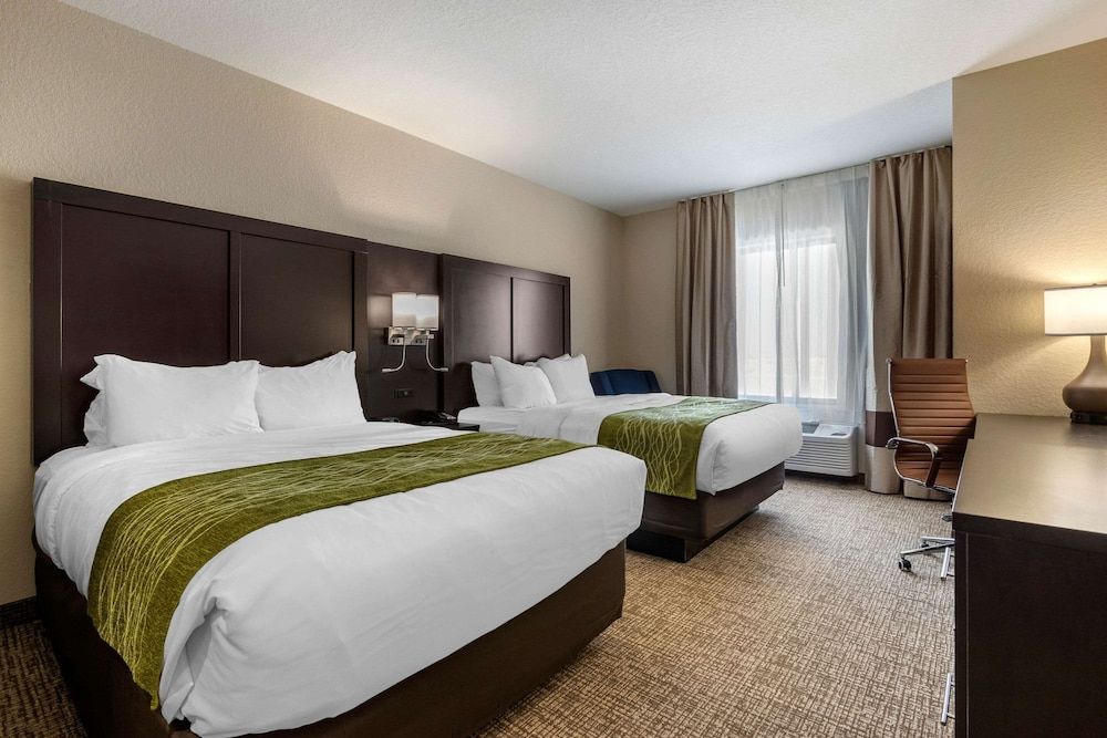 Comfort Inn & Suites Cedar Rapids CID Eastern Iowa Airport Room, 2 Queen Beds, Accessible, Non Smoking 4