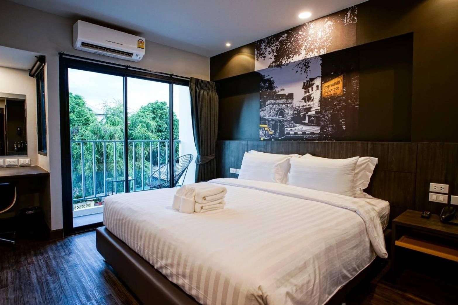 Balcony Room