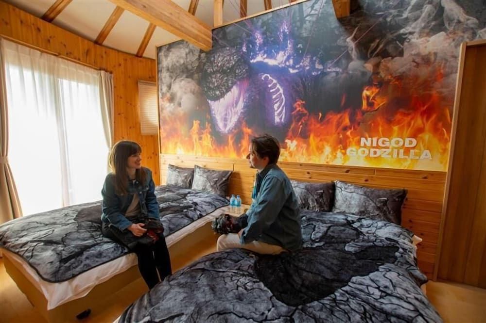 Monster Island-Godzilla for 3 people with hinoki bath,Non-smoking
