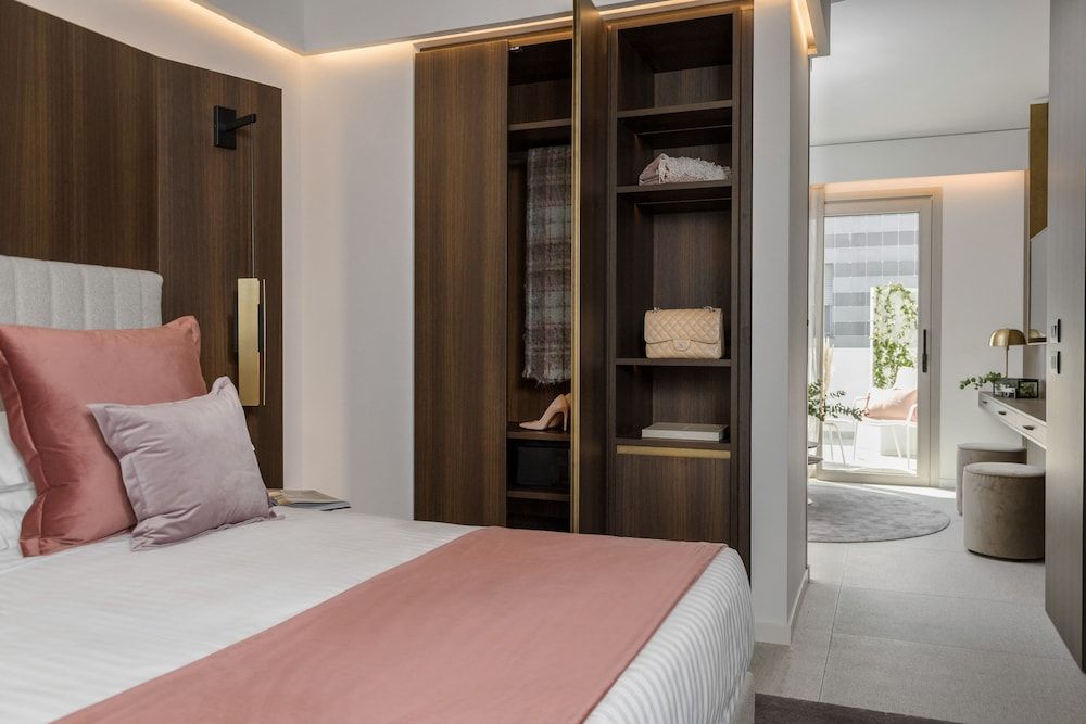 We Me Suite Hotel Junior Suite, Hot Tub 3