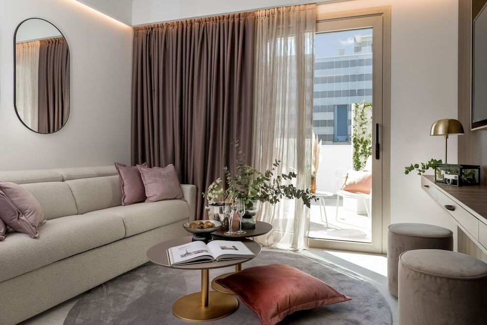 We Me Suite Hotel Junior Suite, Hot Tub 8