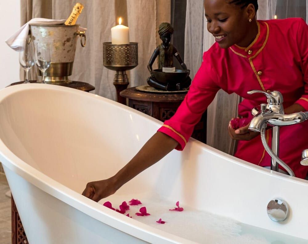 Deep Soaking Bathtub