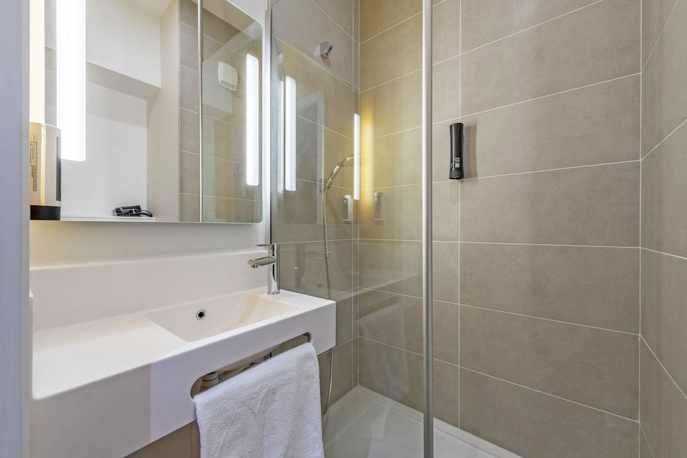 B&B HOTEL Brest Centre Port De Commerce Family Room, Non Smoking 6