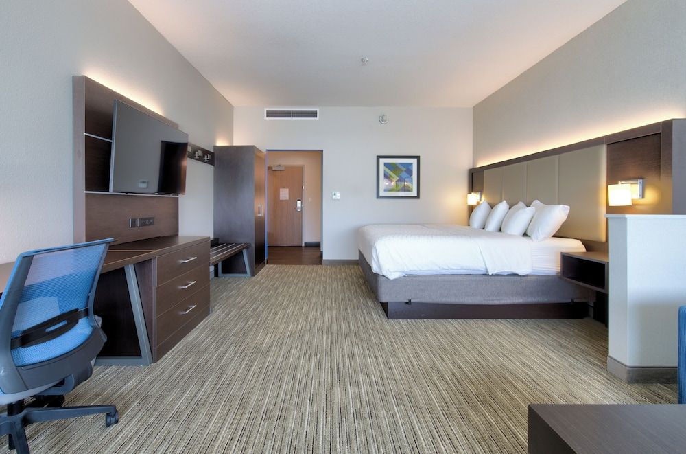 Suite, 1 King Bed, Accessible (Communications)