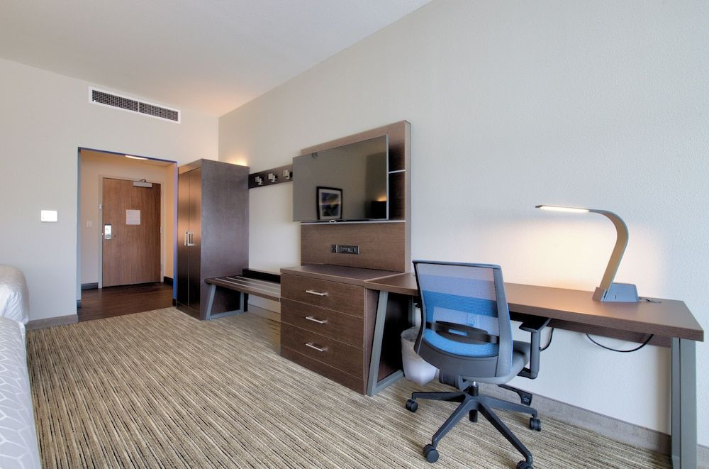 Suite, 2 Queen Beds, Accessible Bathtub (Mobility)