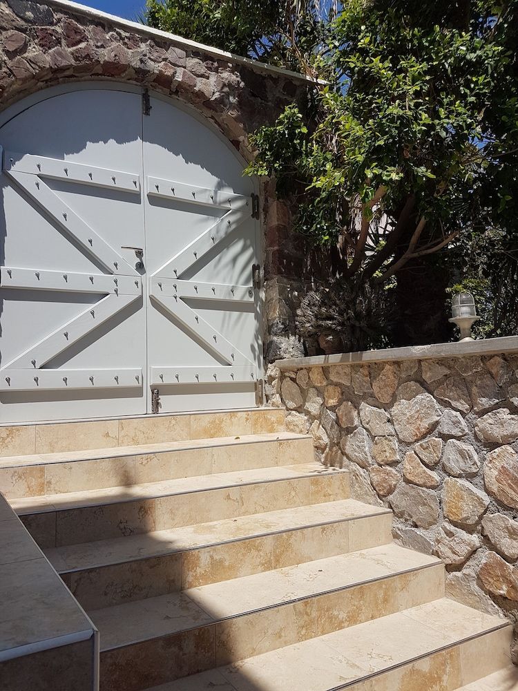 undefined Pension George 8