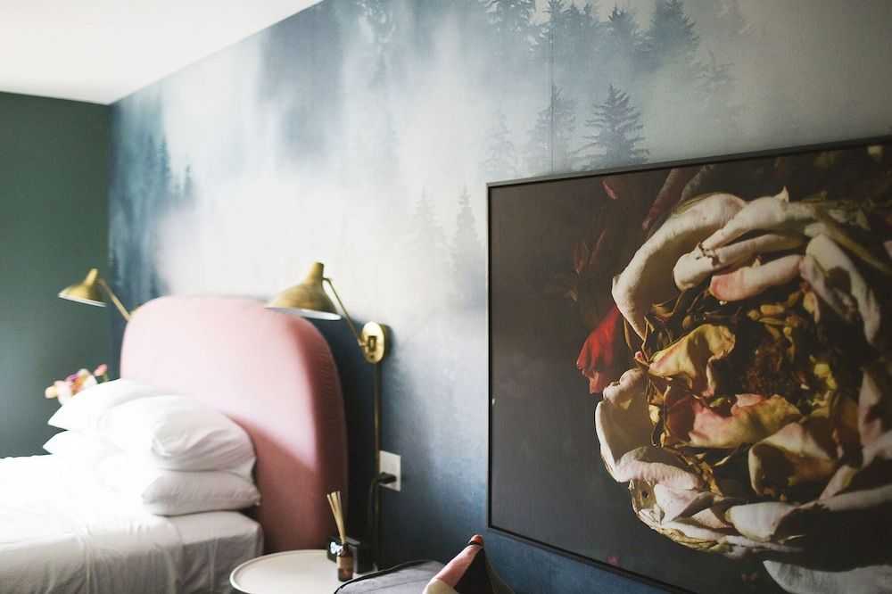 RSVP Hotel Room, 1 Queen Bed with Sofa bed (with Pullout) 2