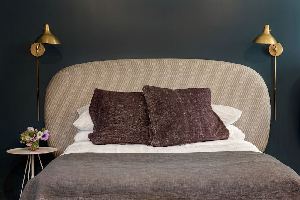 RSVP Hotel Suite, 1 King Bed with Sofa bed 5