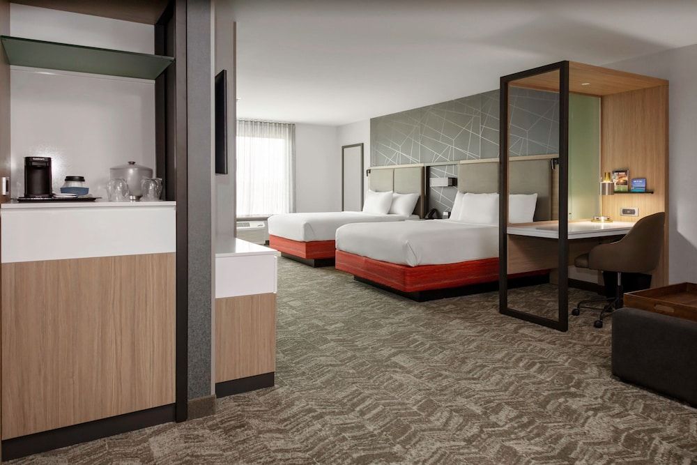 Suite, 2 Queen Beds (Mobility/Hearing Accessible, Tub)