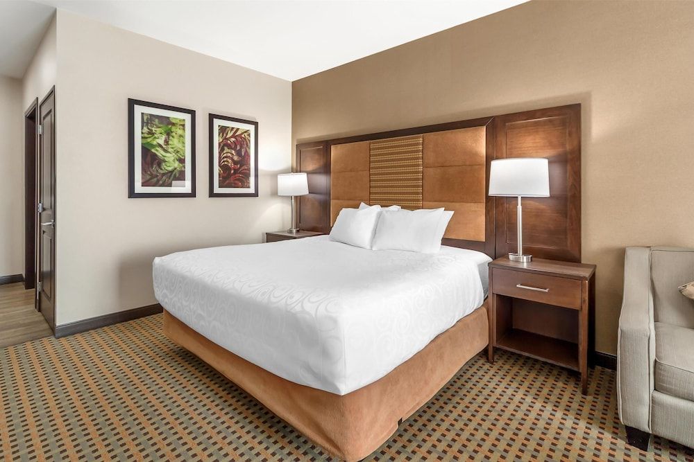 Best Western Plus Hinton Inn & Suites