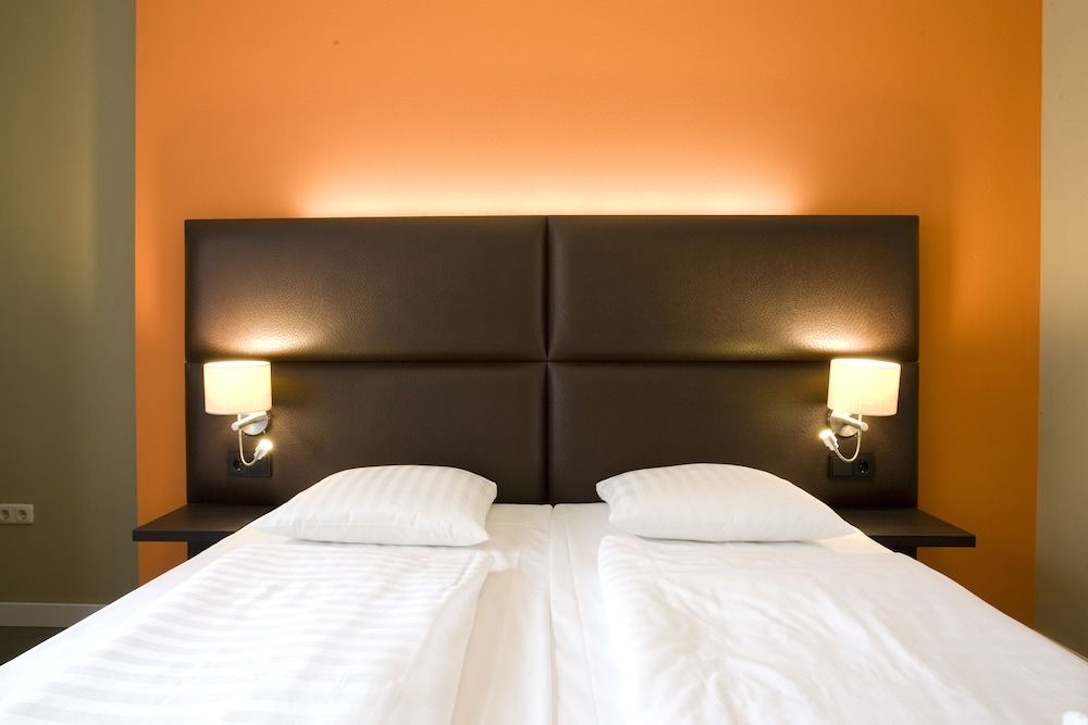 Hotel Roermond Next Door Twin Room 3