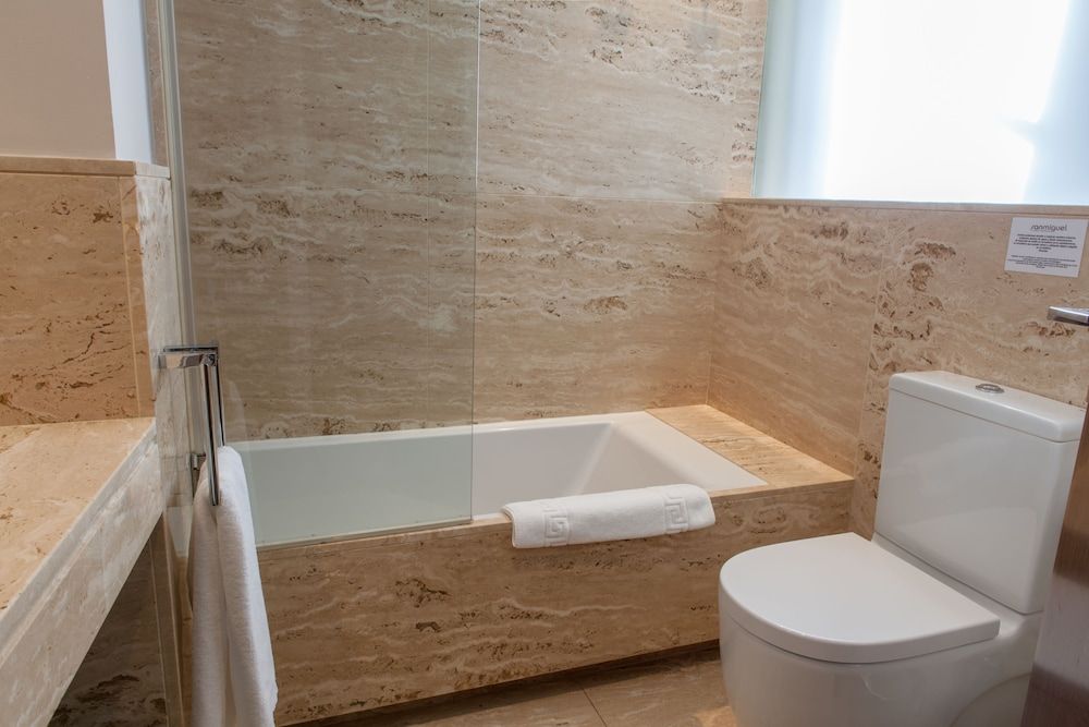 San Miguel Santiago Standard Twin Room 5