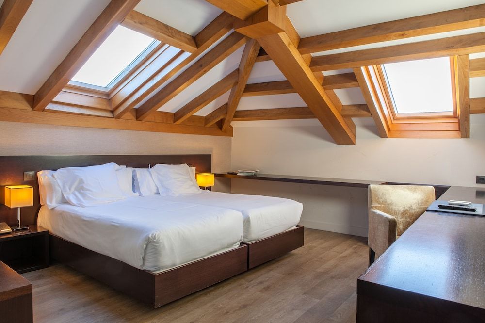 San Miguel Santiago Standard Twin Room 3