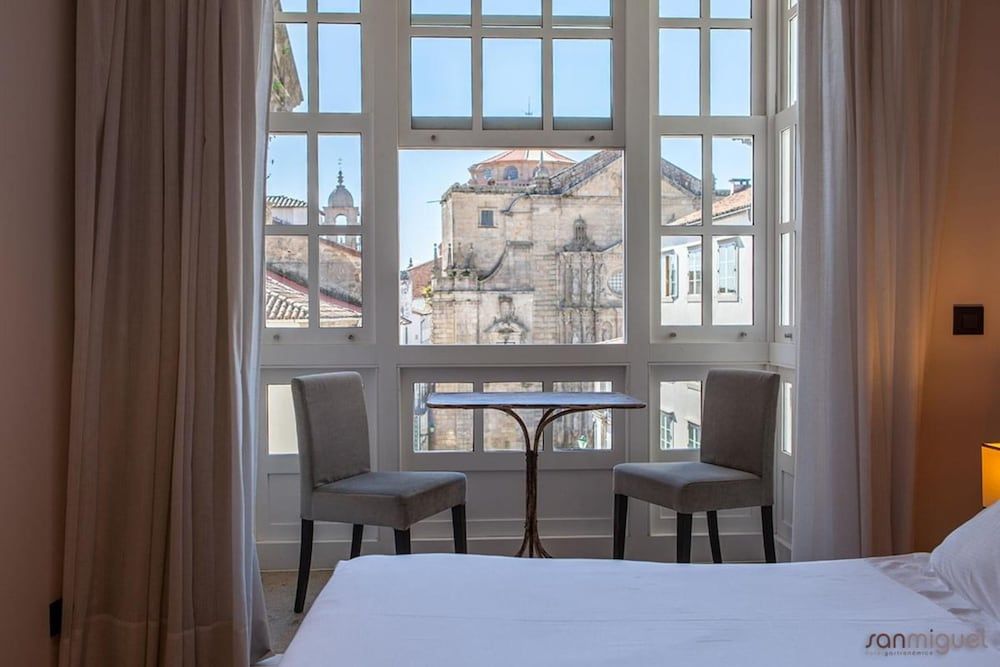 San Miguel Santiago Standard Twin Room 4