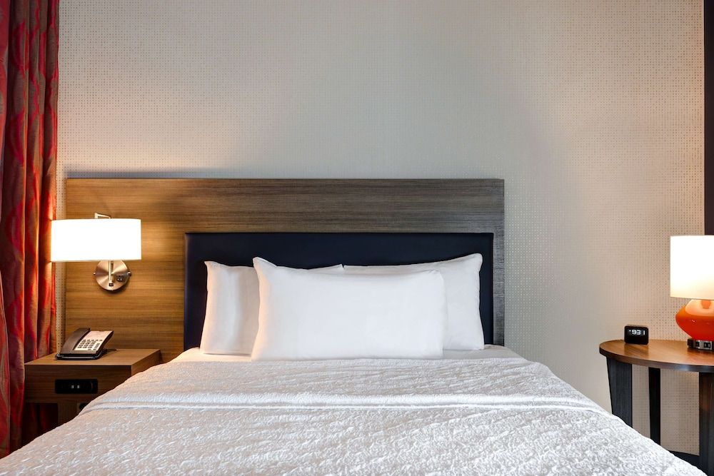 Studio, 1 Queen Bed, Accessible, Bathtub