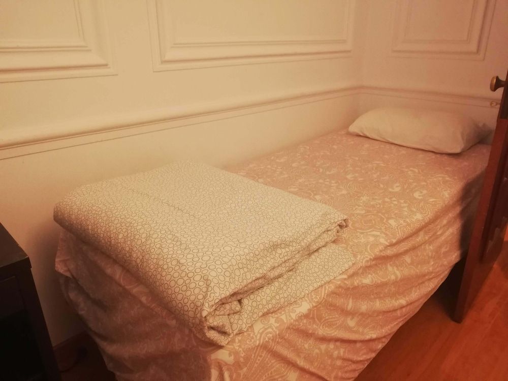 Garden Guest House Twin Room 8