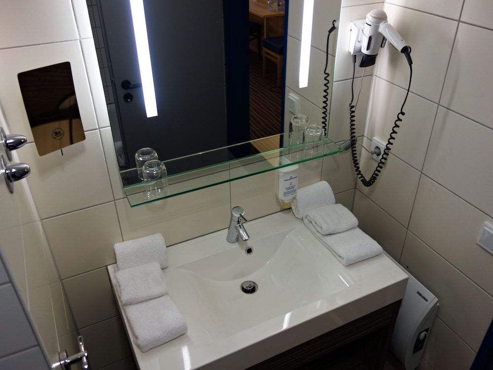 Amber Econtel München Economy Double Room 4