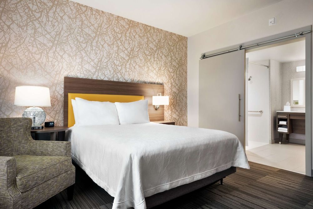 Suite, 1 Queen Bed, Accessible (Roll-In Shower)