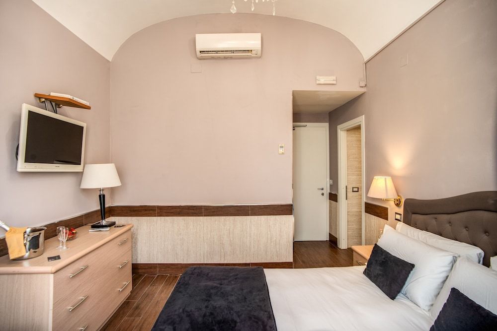 Hotel San Valentino Classic Double Room 9