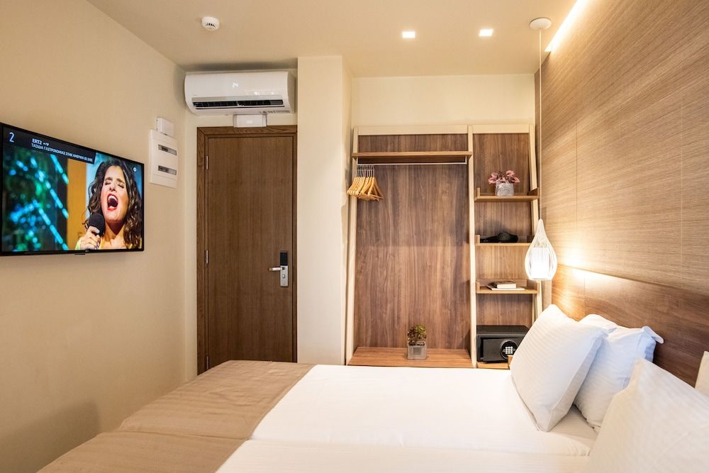 Metropole Urban Hotel Superior Room with Balcony and City View 6