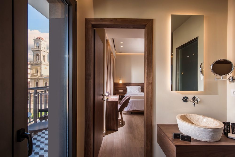 Metropole Urban Hotel Superior Connecting Rooms with Balcony and City View 6