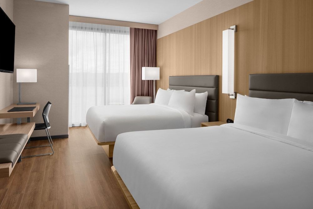 Room, 2 Queen Beds, Non Smoking (Mobility Accessible, Roll-In Shower)