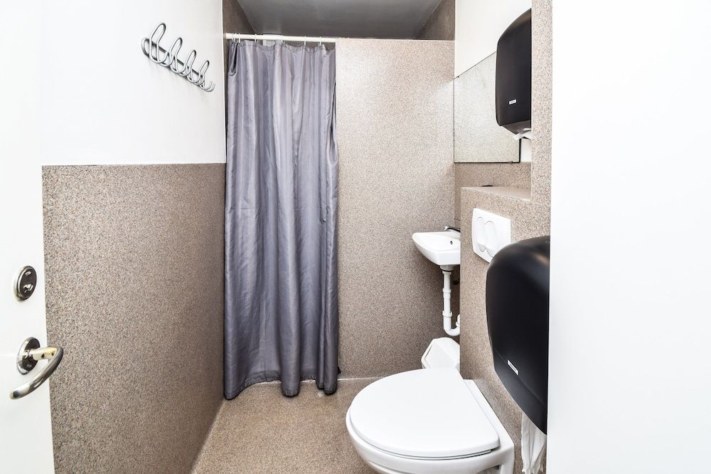 Guesthouse Aurora Small Double Room, Shared Bathroom 7