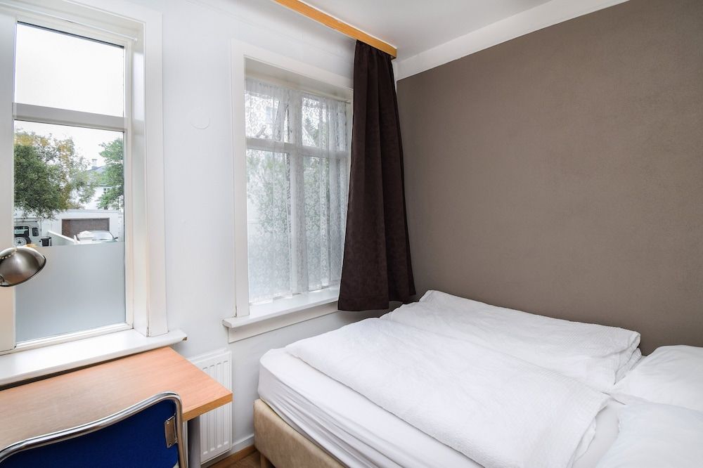 Guesthouse Aurora Small Double Room, Shared Bathroom 3